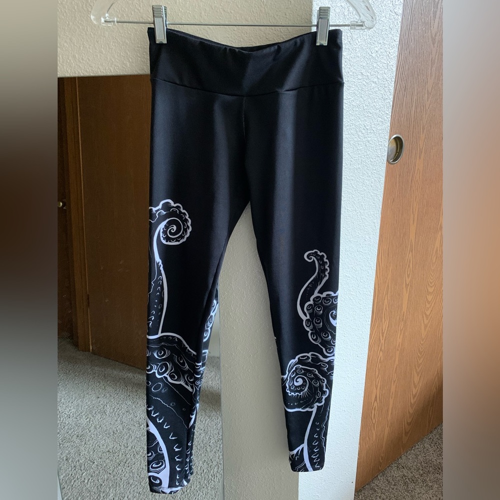 Design by Humans Deep Creature Leggings
XS